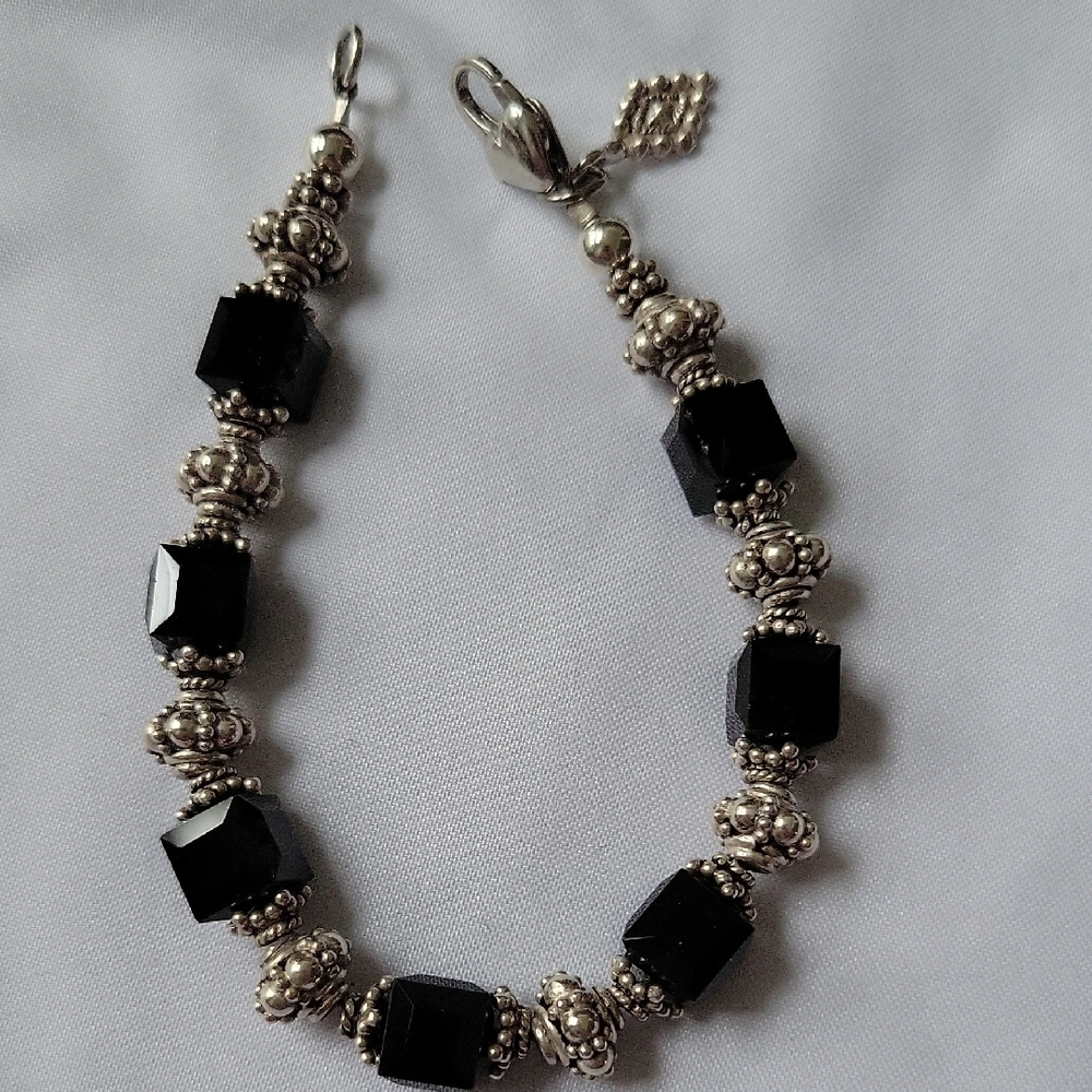 Elegant Sterling Silver And Black Beaded Bracelet - Picture 2 of 4